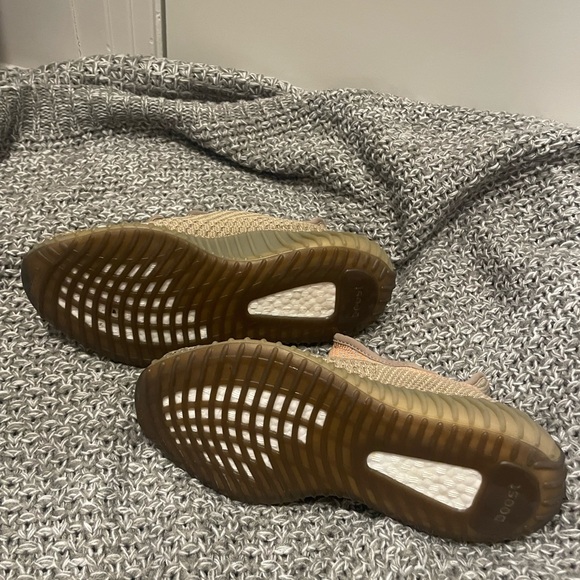 adidas Yeezy Boost 350 V2
Sand Taupe - Picture 5 of 6